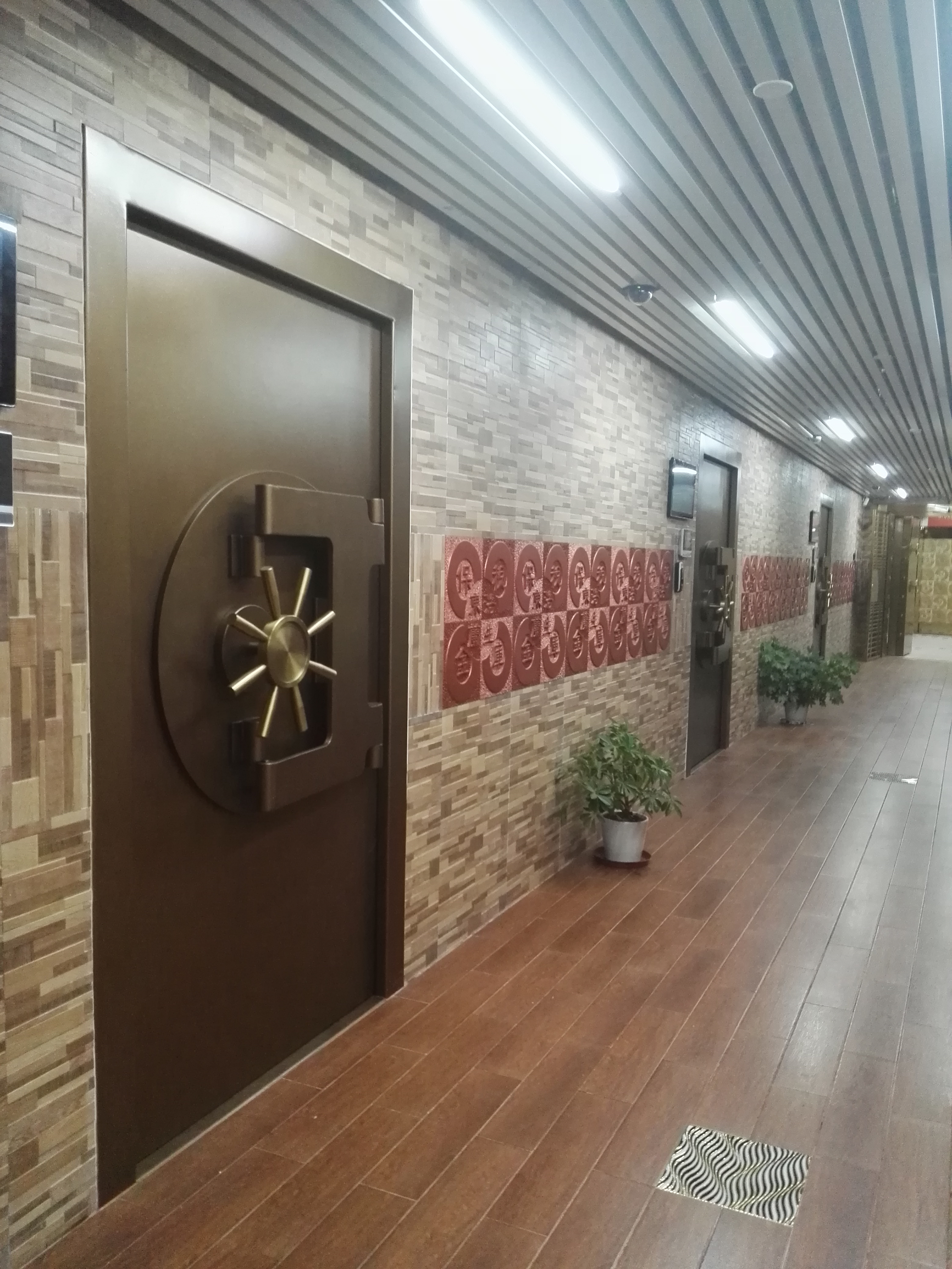 上海蘭生文物庫(kù)房門(mén)、鈦金金庫(kù)門(mén)、造型藝術(shù)金庫(kù)門(mén)工程I